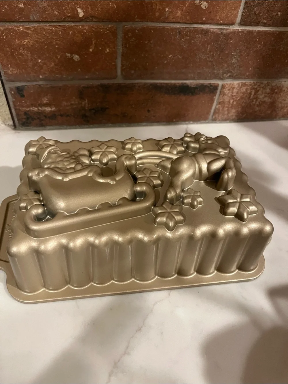 Nordic Ware baking Metallic Gold Reindeer & Sleigh Cake Pan